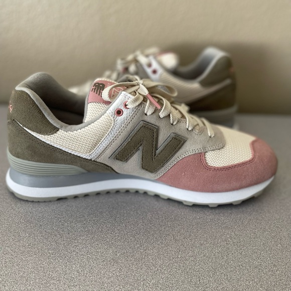 Brand New Mens New balance 574 size 9.5 Model ML574TIR - Picture 4 of 10